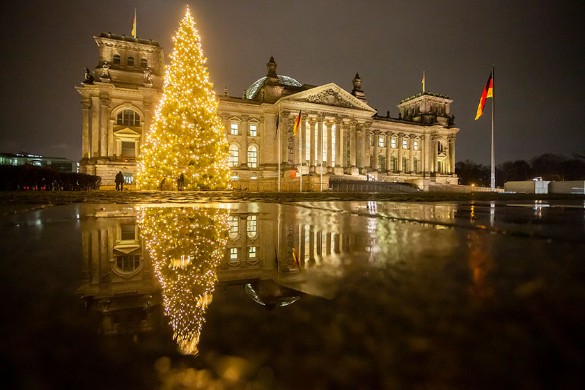 В период с 24 по 26 декабря власти Германии разрешили встречаться максимум 10 гражданам. Фото: Christoph Soeder/dpa/www.globallookpress.com