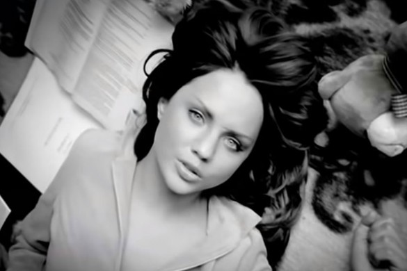 Фото МакSим из клипа на главный хит "Знаешь ли ты". В 2021 году ролик набрал более 63 миллионов просмотров. Кадр youtube.com