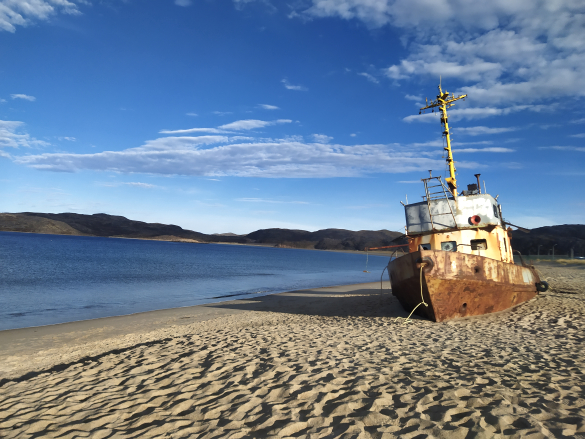 Заброшенный корабль в Териберке. Фото: Екатерина Ежова