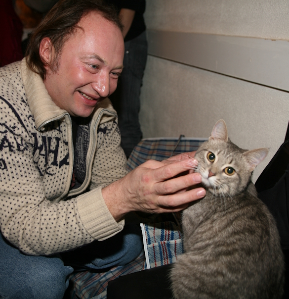 Юрий Гальцев и кошка. Фото: Natalya Loginova/Russian Look/www.globallookpress.com