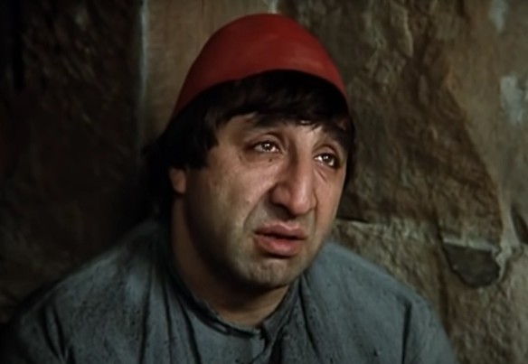 Фрунзик Мкртчян. Скриншот: YouTube-канал "Киноконцерн "Мосфильм"