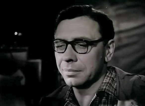 Кадр из фильма "Бриллиантовая рука" (1968)