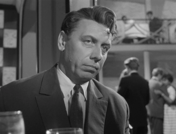 Кадр из фильма "Бриллиантовая рука" (1968)