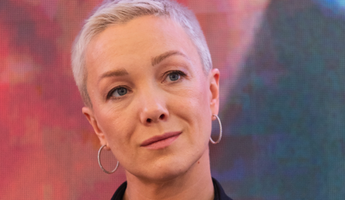 "Яркая нестандартная внешность": эксперт по перманентному макияжу дала рекомендации Дарье Мороз "Яркая нестандартная внешность": эксперт по перманентному макияжу дала рекомендации Дарье Мороз