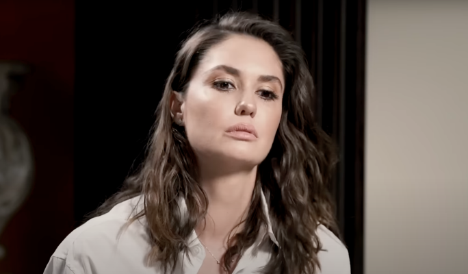 Прошло заседание суда между Прилучным и Муцениеце: Агата расстроена Прошло заседание суда между Прилучным и Муцениеце: Агата расстроена