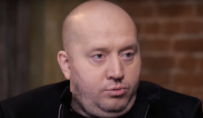 Запрет на выезд из страны и арест счетов: Сергей Бурунов задолжал налоговой крупную сумму  Запрет на выезд из страны и арест счетов: Сергей Бурунов задолжал налоговой крупную сумму