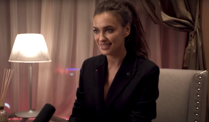 Ирина Шейк пошла по стопам Мадонны – яркое появление модели стало сенсацией Ирина Шейк пошла по стопам Мадонны – яркое появление модели стало сенсацией