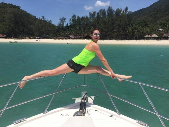 "Растяжки не хватает, конечно....", - призналась в мае 2016-го Настатья Самбурская.