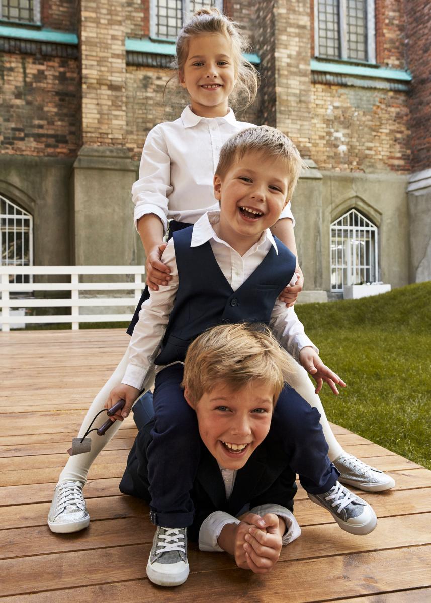 Артем, Яна, Арсений Аршавины - даже невооруженным взглядом заметно, что они внешне очень похожи на папу.