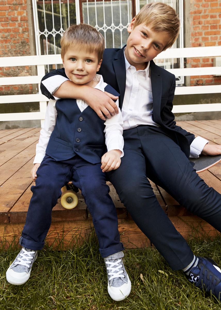 Артем и Арсений Аршавины. Артем учится в английской школе, в свободное время занимается футболом. По словам Андрея, он очень серьезный, добрый мальчик.