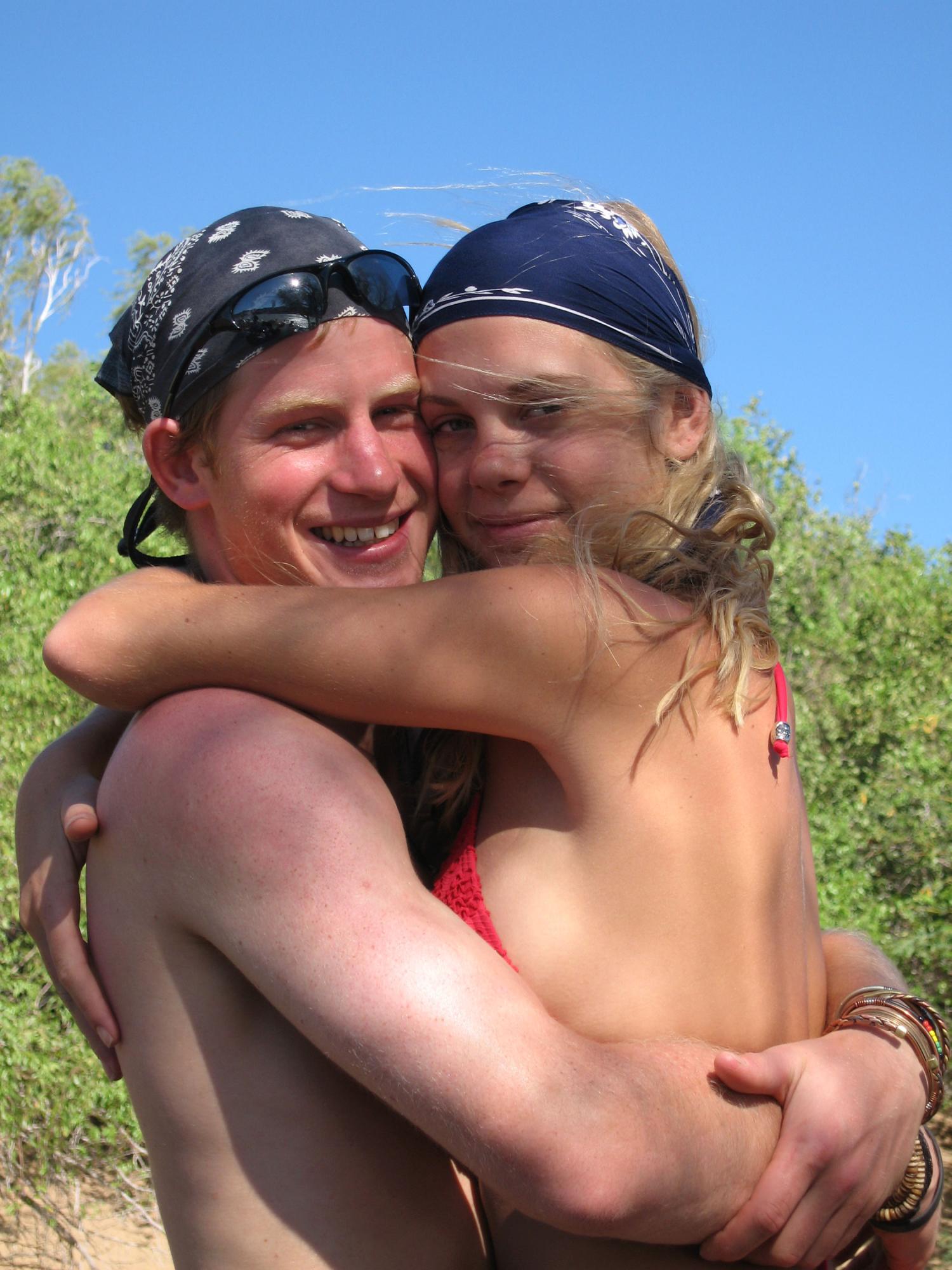 Отношения принца с дочкой миллионера из Зимбабве Челси Дэви продлились почти шесть лет. Желтая пресса упорно прочила девушку в жены королевскому наследнику, но тот не спешил делать предложение. Говорят, что Челси так и не смогла привыкнуть к пристальному вниманию папарацци и с трудом представляла жизнь во дворце. Пережив расставание с Гарри, красавица закрутила роман с финансистом Мэтью Миллсом, сыном экс-министра культуры Британии. А Гарри признался, что Челси была его единственной настоящей любовью.