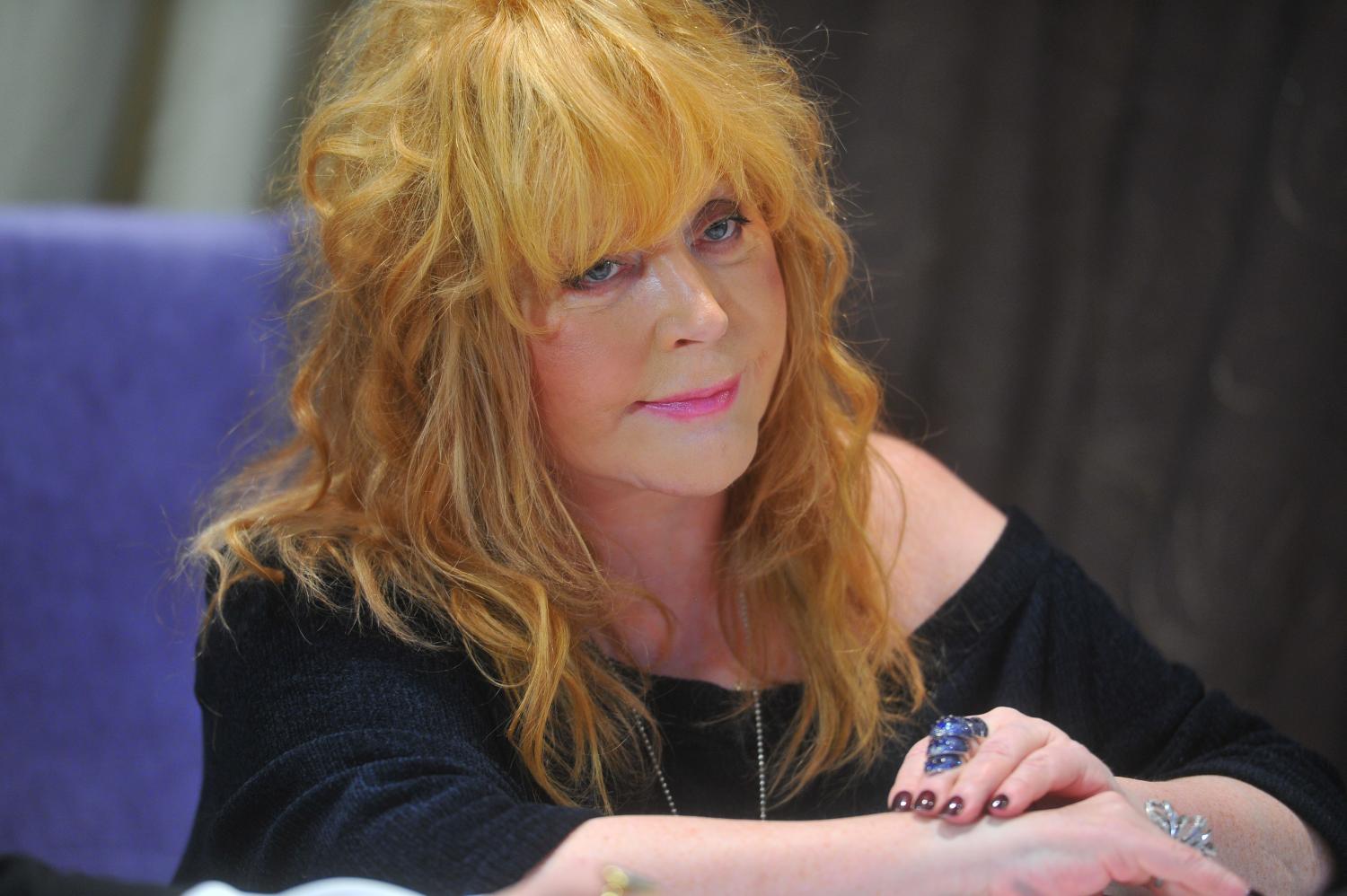 Алла Пугачева едва не погибла после пластической операции. Произошло отторжение организмом имплантата груди, что привело к нагноению и тяжелой интоксикации. Примадонну чудом спасли столичные медики. Алла Борисовна ничего не видела в период клинической смерти - может, оно и к лучшему.