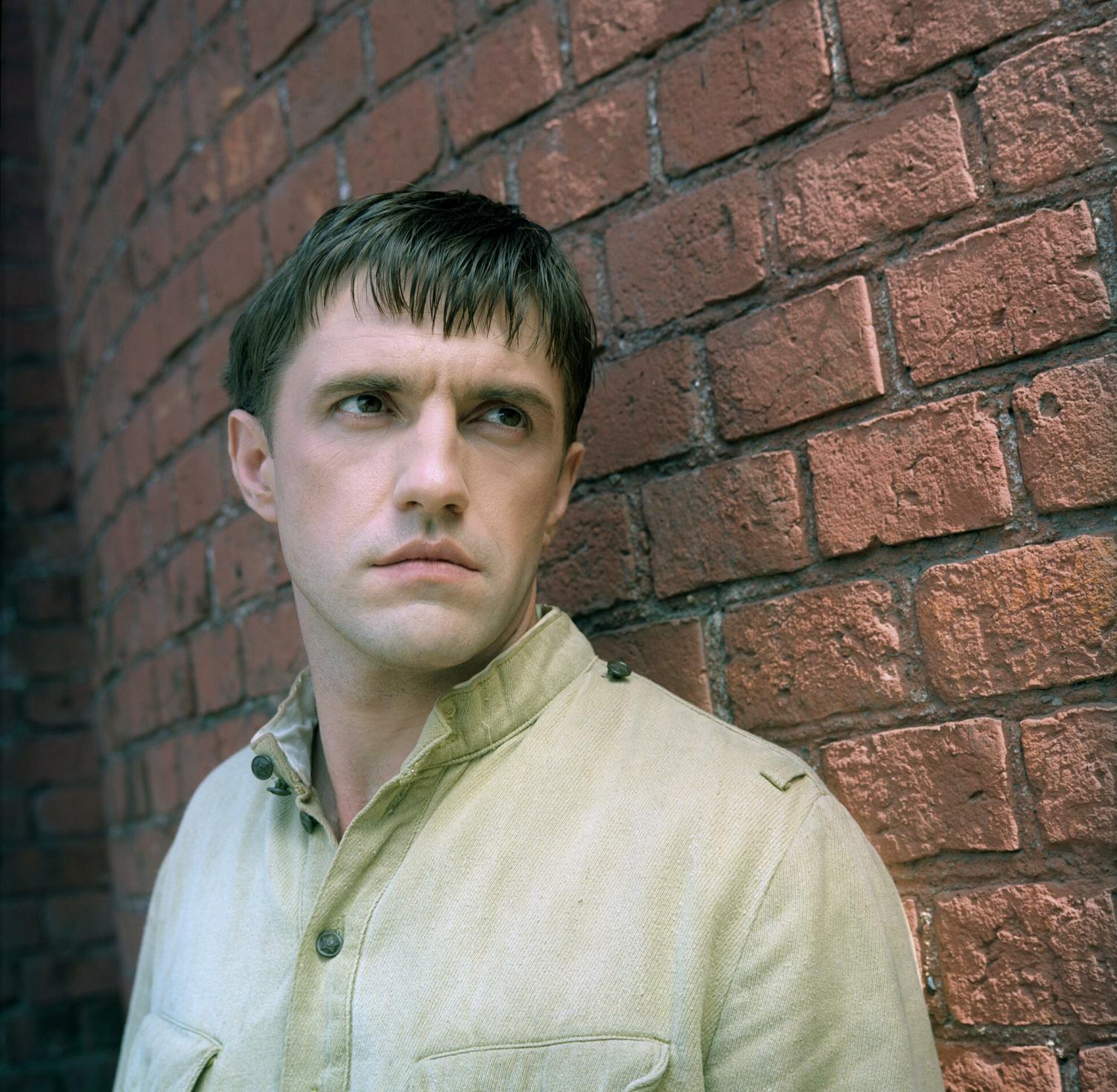 Владимир родился в Калининградской области. С детства его привлекал бокс - за несколько лет занятий этот вид спорта сделал из обычного школьника активного, не сдающегося ни при каких обстоятельствах мужчину.