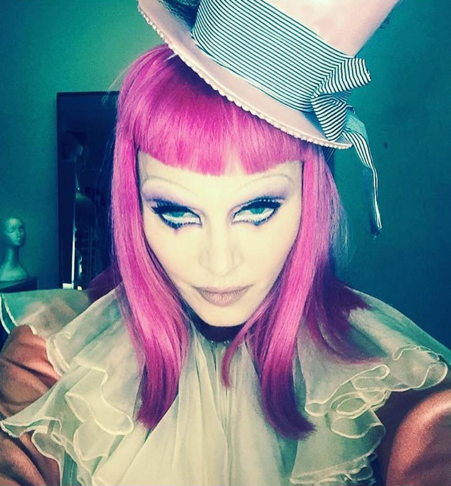 Однажды в Мельбурне Мадонна примерила клоунский костюм.