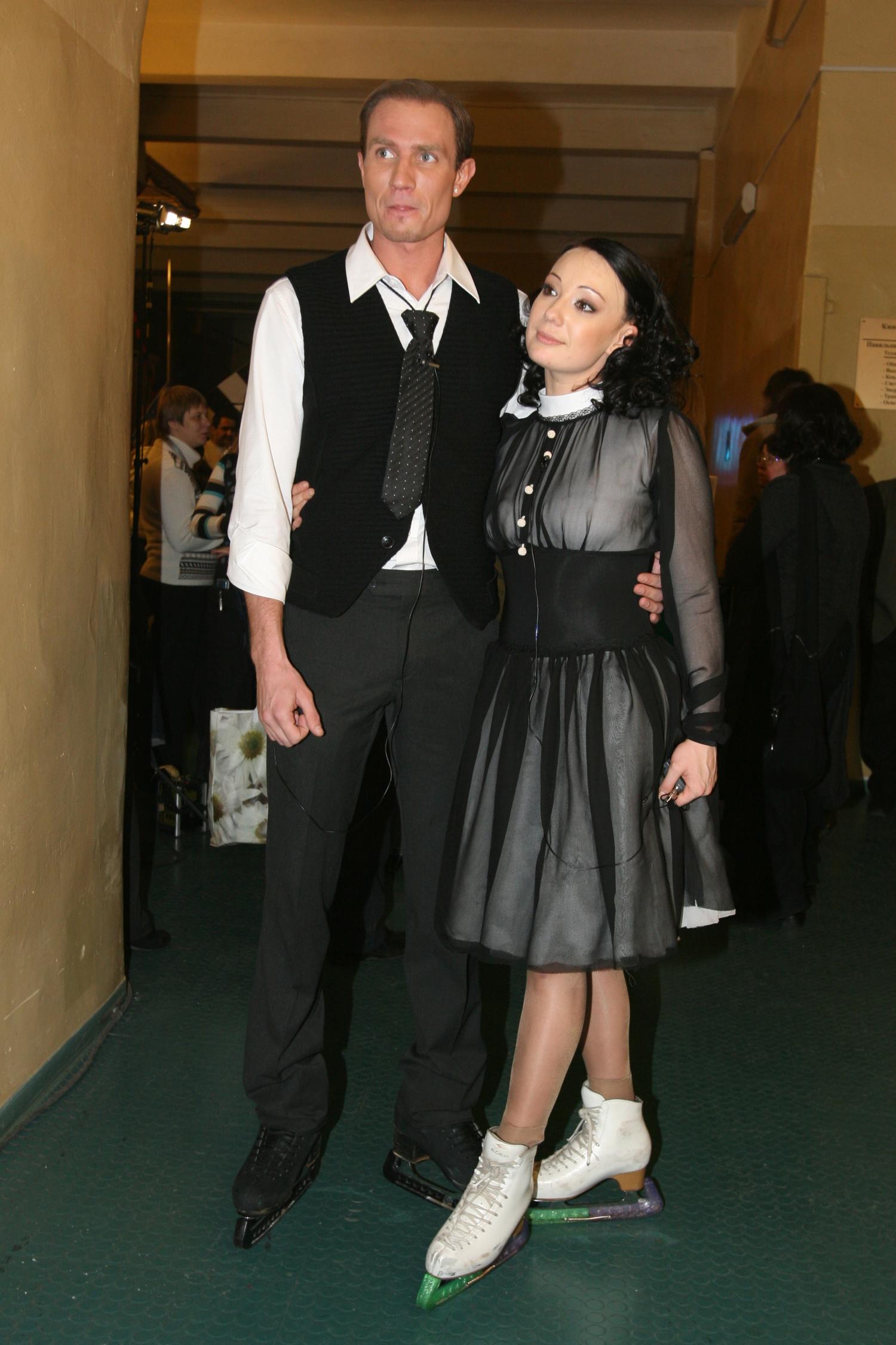 Чулпан Хаматова с партнером по шоу, фигуристом Романом Костомаровым.