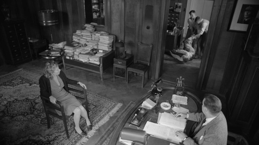 Кончаловский в одном из многочисленных интервью накануне премьеры отметил, что его картина повествует не о чем ином, как "о соблазне зла".