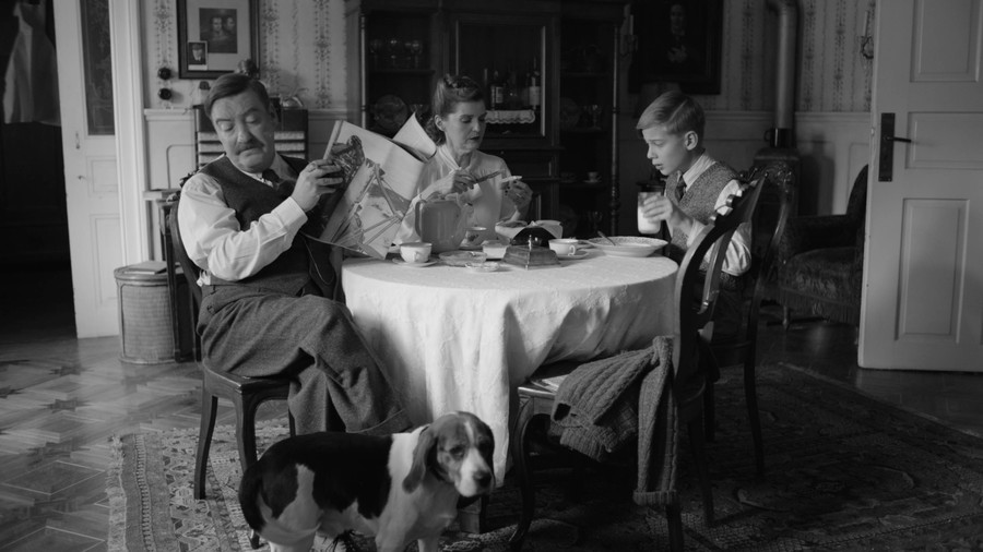 "Рай" – черно-белый двухчасовой фильм, в котором снялись театральные и киноактеры из разных стран.