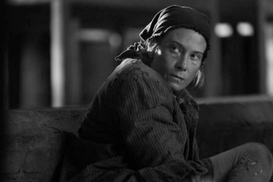 Основная сюжетная линия ленты – страстное увлечение немецкого офицера русской княгиней, которую сыграла Юлия.