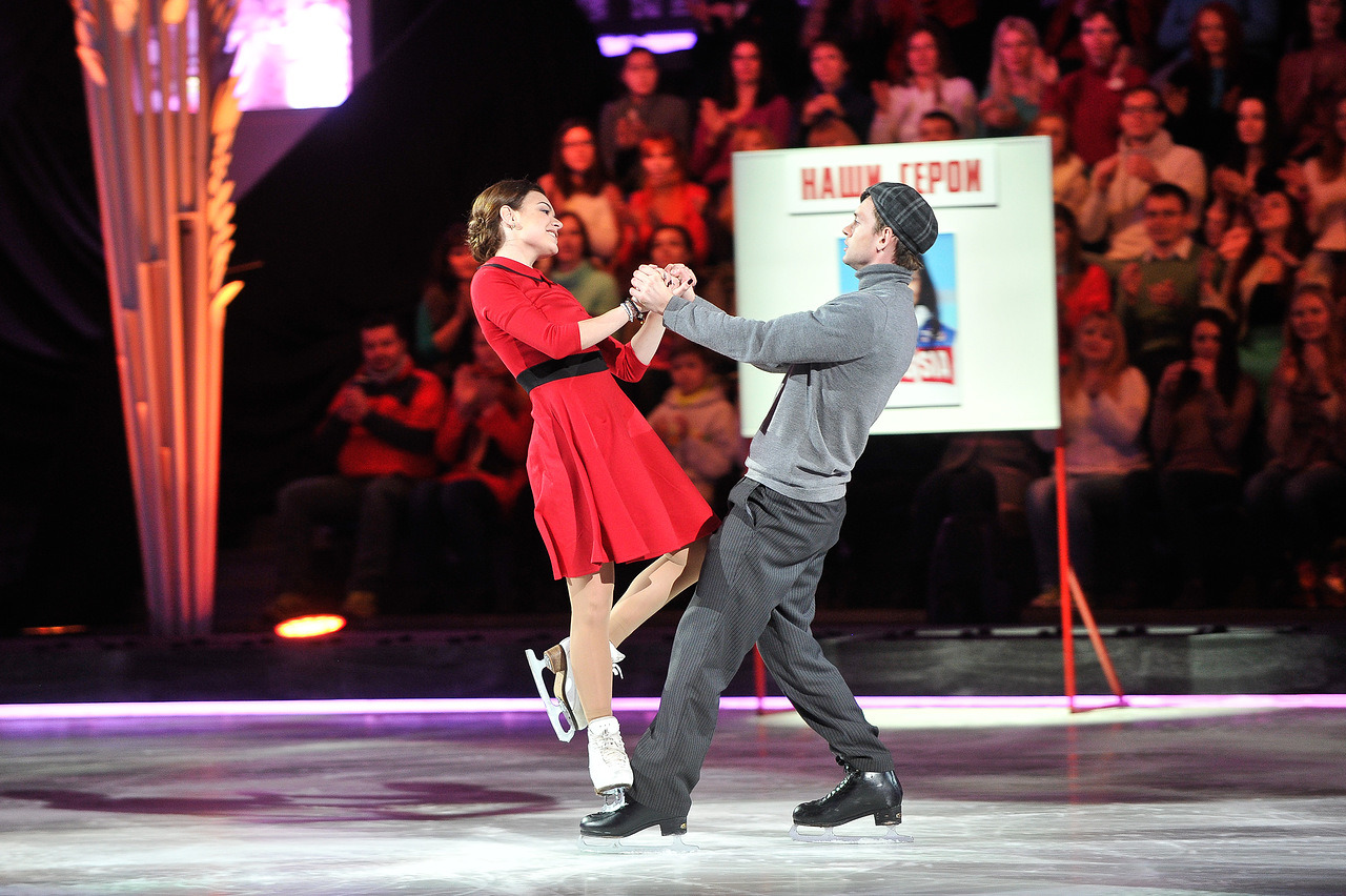 Актер театра и кино Александр Соколовский и Аделина Сотникова. Ее называли "вундеркиндом" в фигурном катании, в связи с тем, что уже в 13 лет она исполняла два чрезвычайно сложных каскада в одной программе: тройной лутц — тройной риттбергер и тройной сальхов — тройной риттбергер.