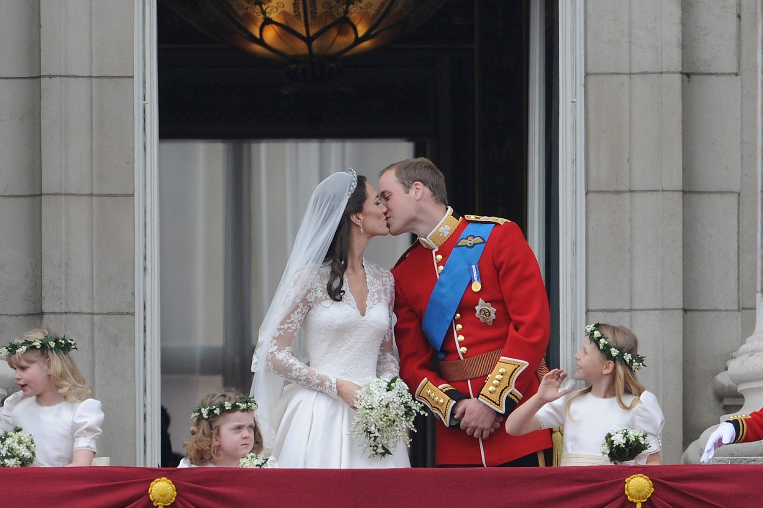 Кейт Миддлтон и принц Уильям поженились 29 апреля 2011 года.