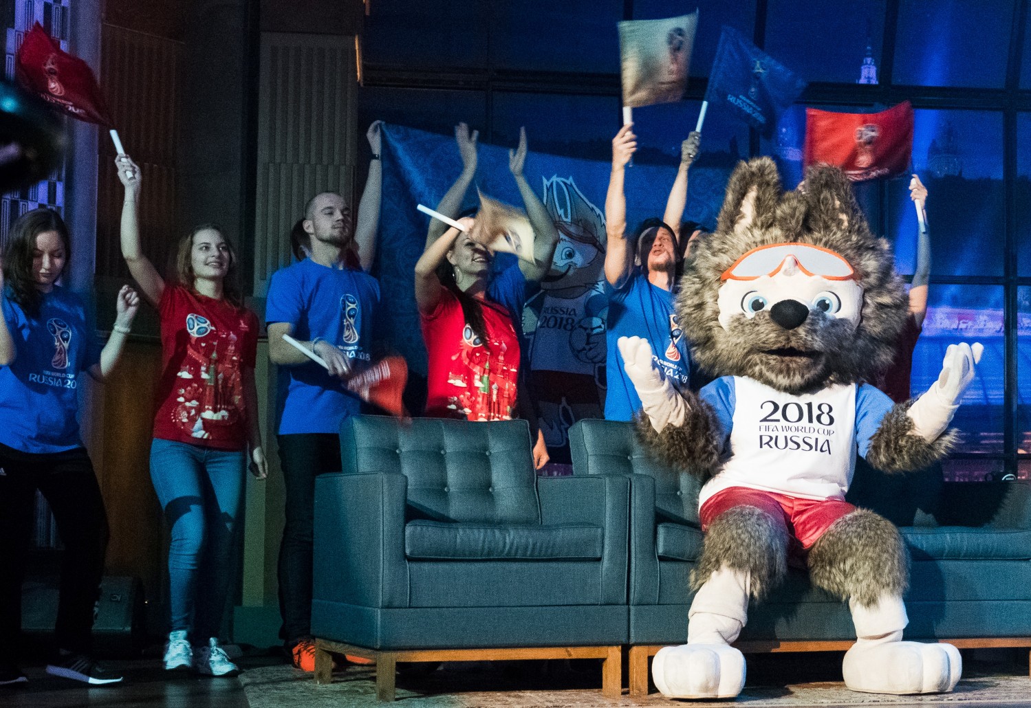 Официальный символ ЧМ-2018 был выбран в результате всенародного голосования в прямом эфире. В нем участвовали свыше миллиона болельщиков со всего мира.