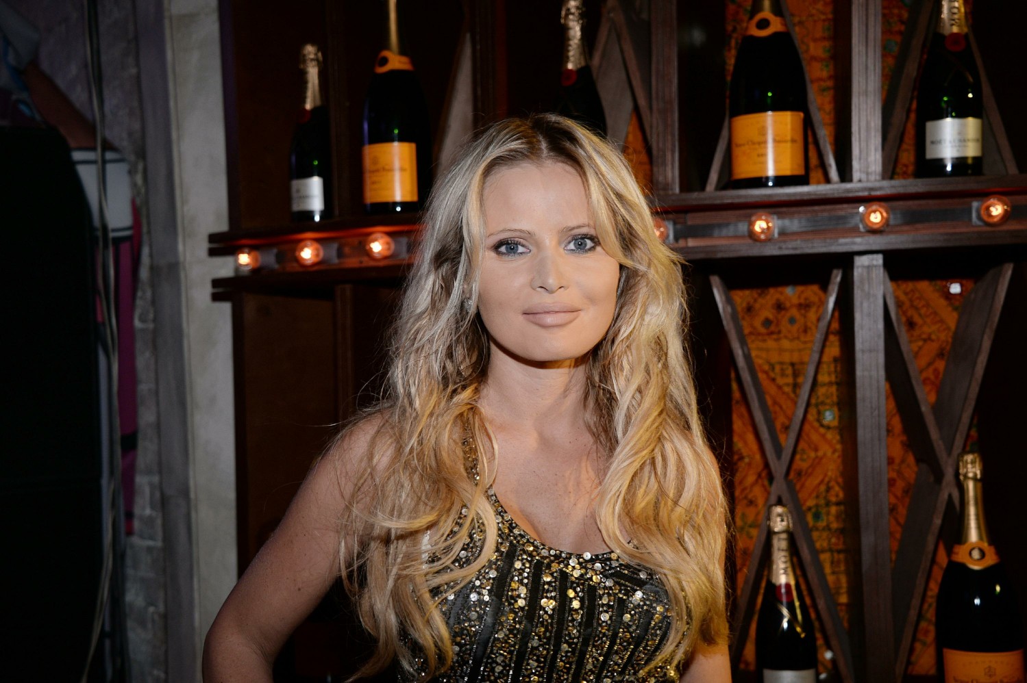 Ведущей Дане Борисовой нелегко далось расставание с бизнесменом Максимом Аксеновым в 2008 году. Звезда сильно поправилась и пристрастилась к алкоголю, но ради маленькой дочери взяла себя в руки.