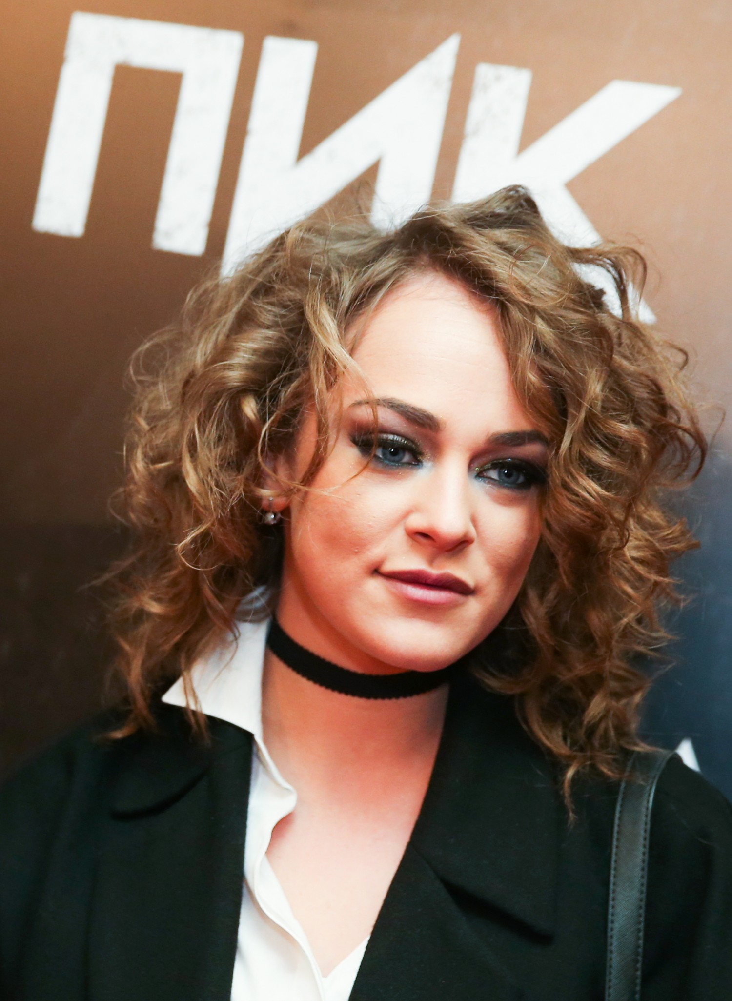 Раппорт на премьере сопровождала дочь Аглая Тарасова, прославившаяся благодаря роли Софьи в сериале "Интерны".