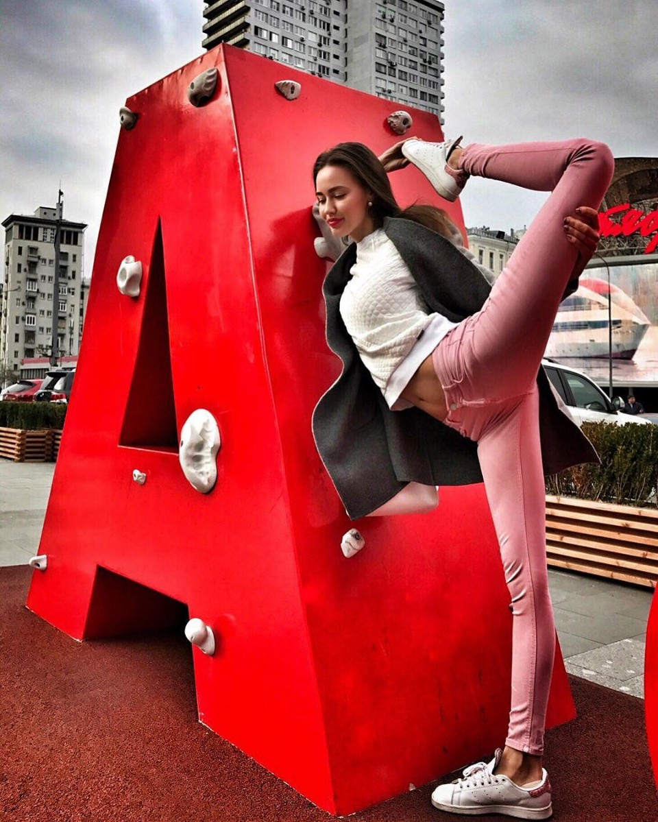 Девушка мечтала стать балериной, но модельная карьера оказалась более привлекательной.