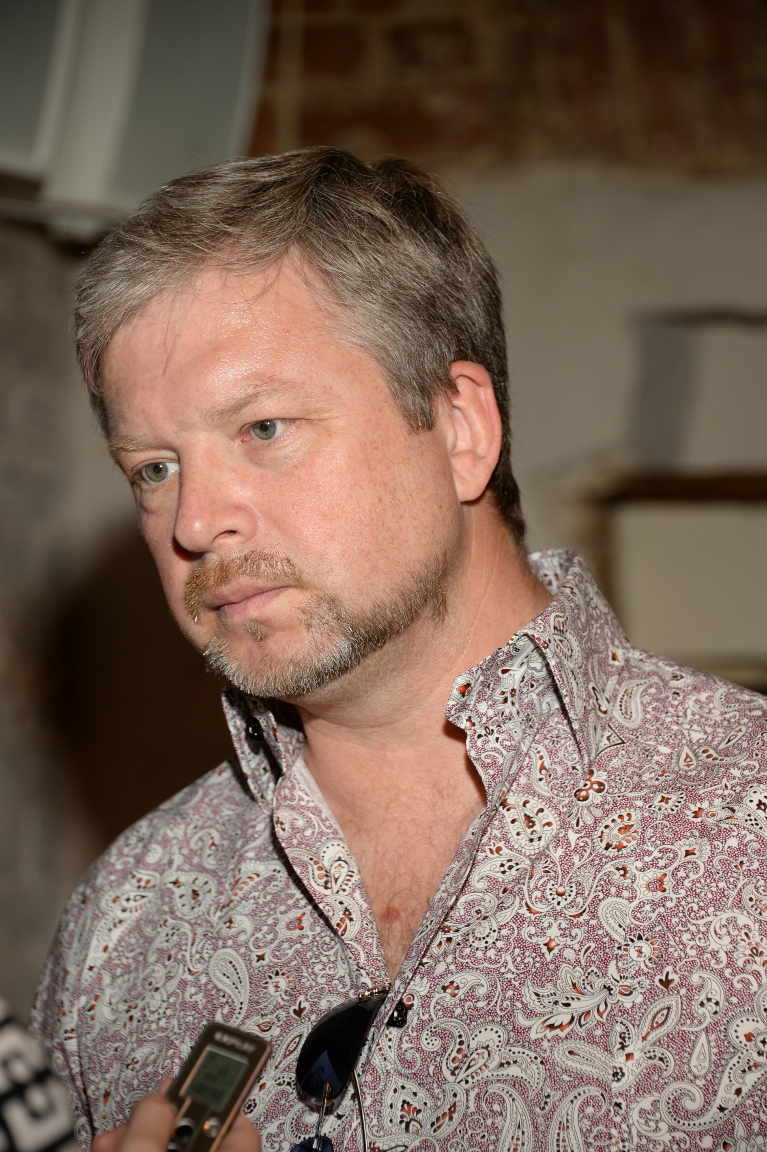 Ведущий Валдис Пельш окончил философский факультет МГУ. "Категорически не люблю немецкую классическую философию – один из самых жестоких курсов", - признавался артист.