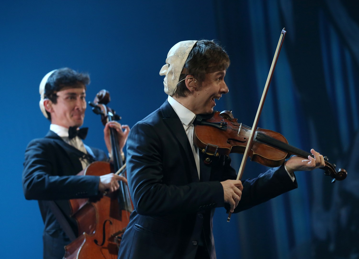 Зрителей развлекали различными музыкальными номерами.