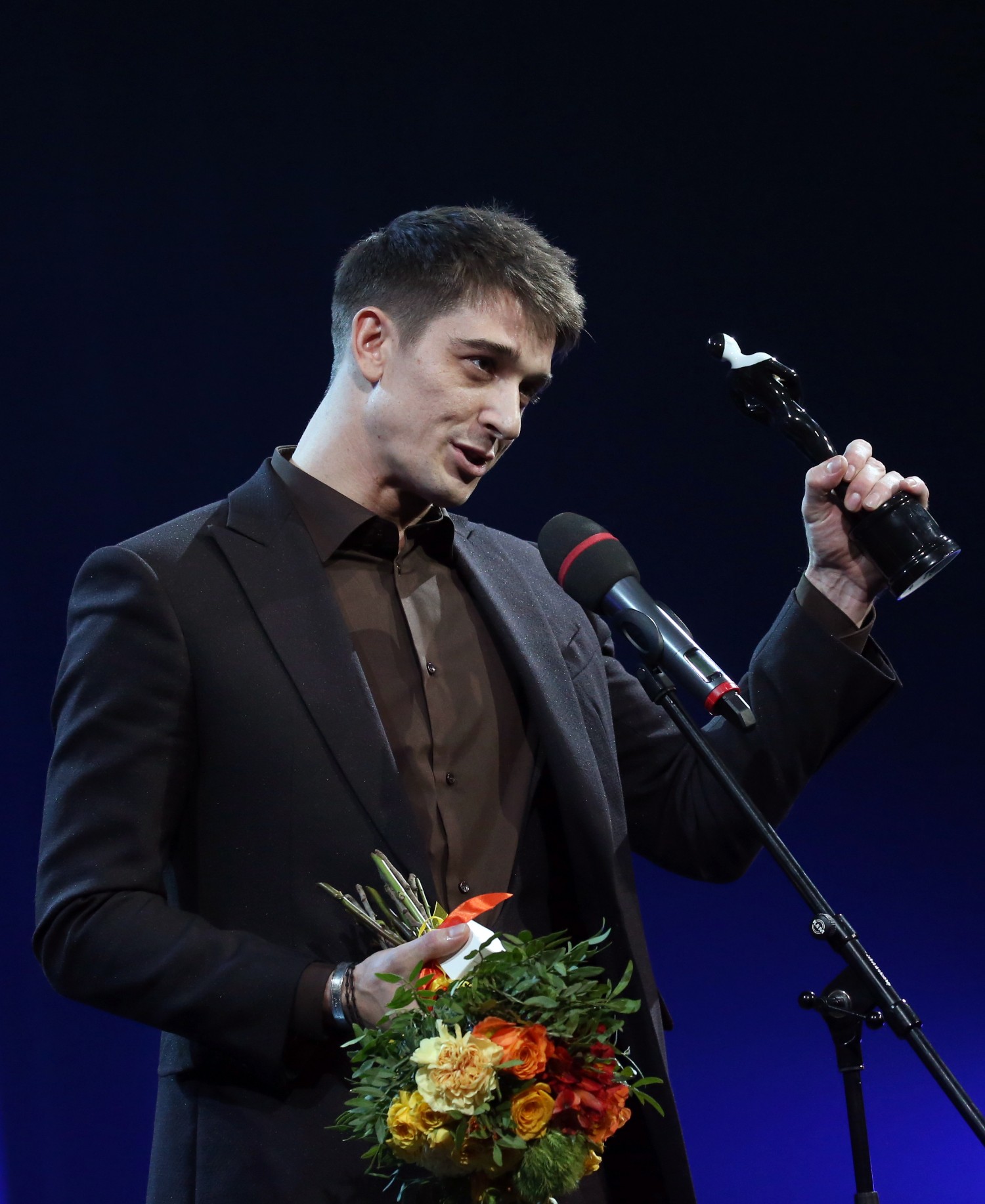 Актер Станислав Бондаренко, получивший приз в номинации "Лучшая мужская роль второго плана" за роль в спектакле "Не все коту масленица" Театра имени Моссовета.