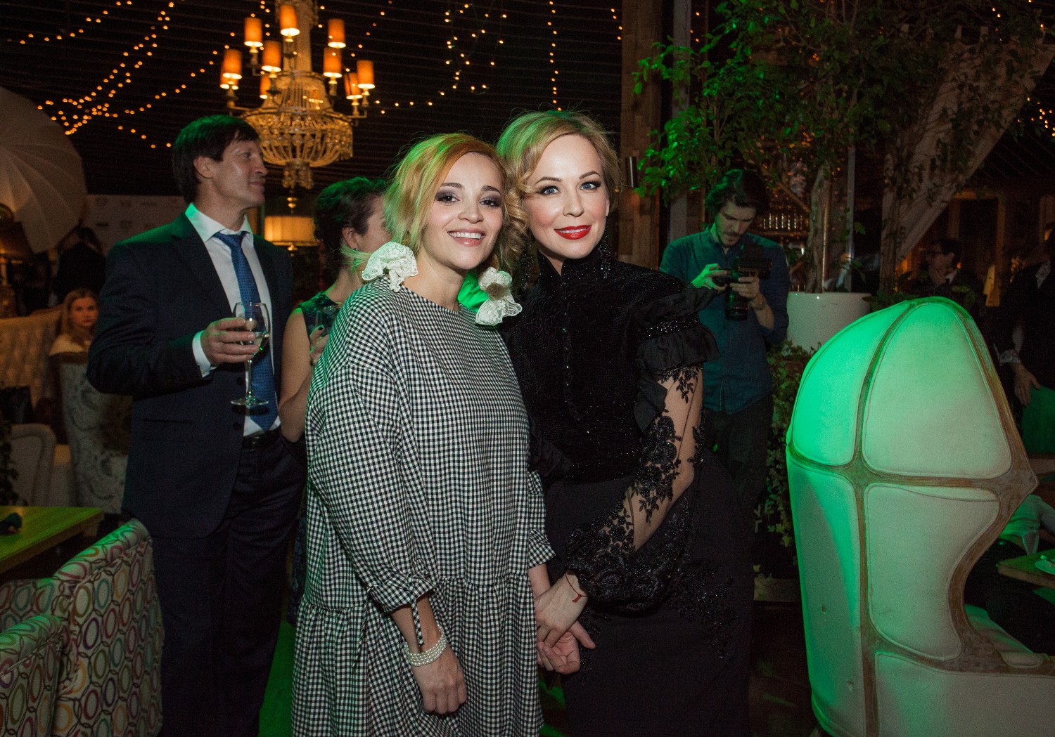 Теона Дольникова и Ирина Медведева.