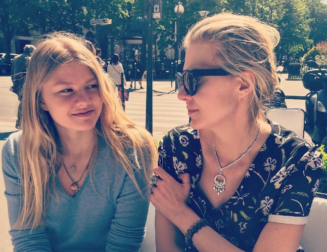 Рената не только актриса, режиссер, сценарист - она еще и просто мама (с дочкой Ульяной).