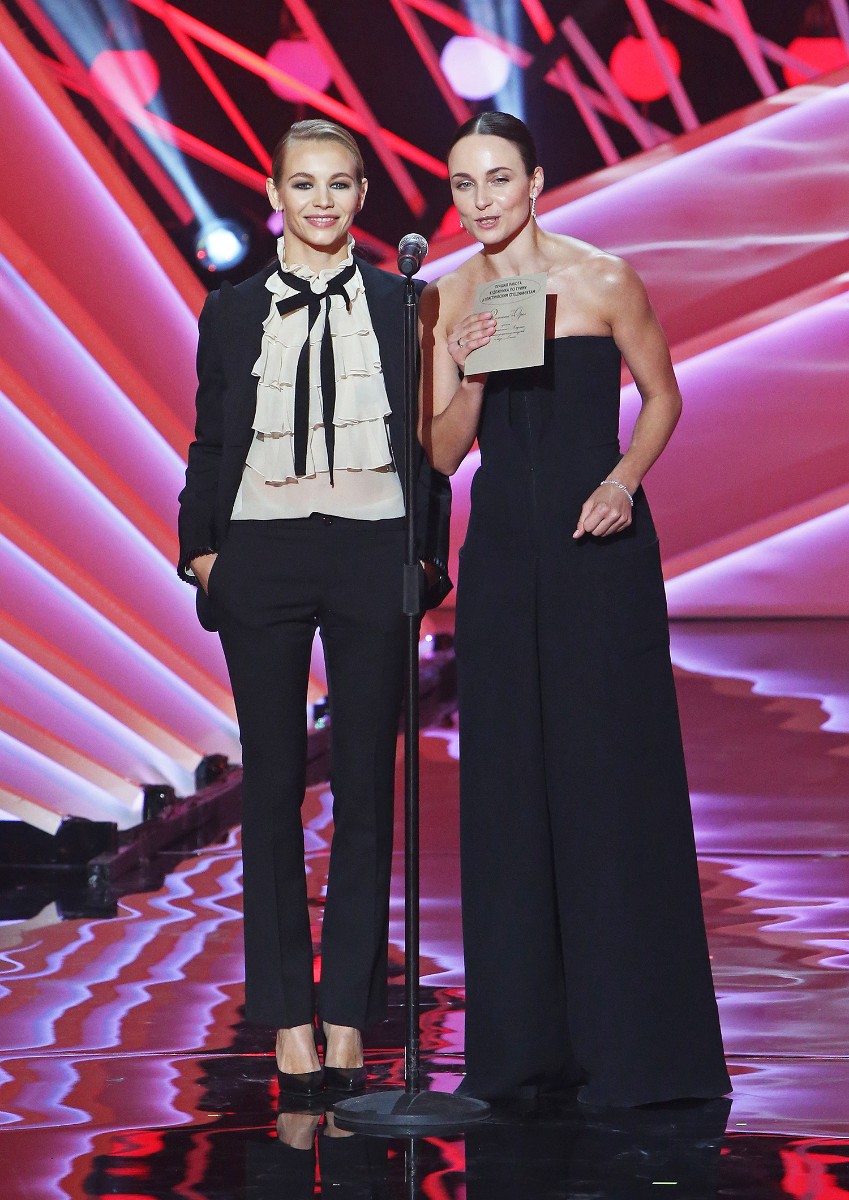 Актрисы Светлана Устинова и Анна Снаткина.