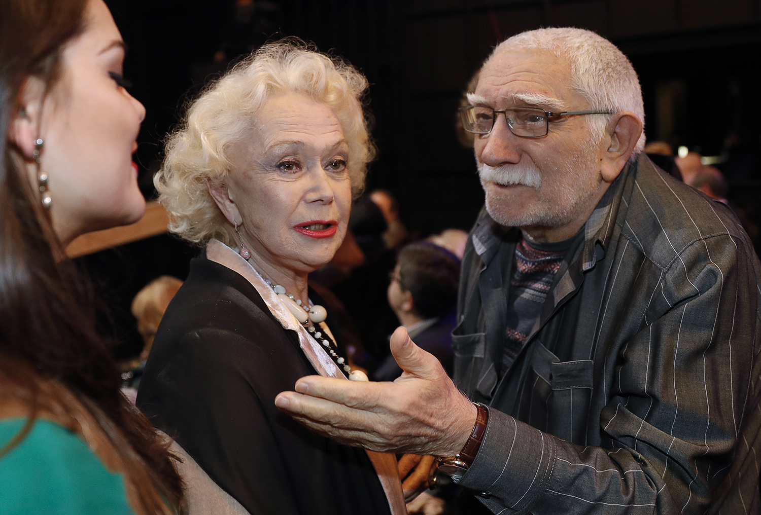 Актер Армен Джигарханян и актриса Светлана Немоляева (в центре).