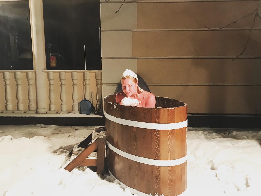 Одна из самых известных звездных поклонниц бани - балерина Анастасия Волочкова.