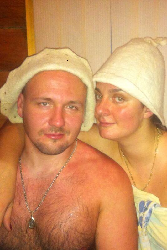 Певица Елена Ваенга, судя по всему, тоже получает от водных процедур удовольствие.