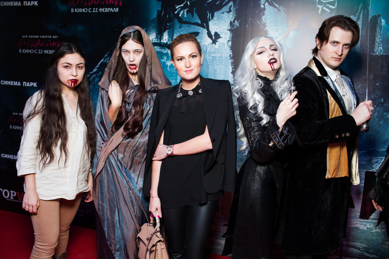 Ренату Пиотровски на красной дорожке молниеносно окружили вурдалаки и упыри.