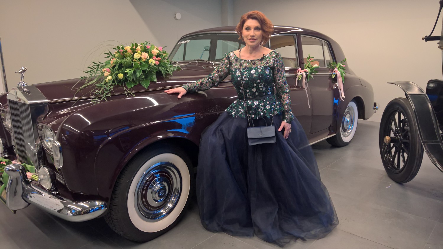 Розе подарили уникальный ретро-автомобиль 1964 года.