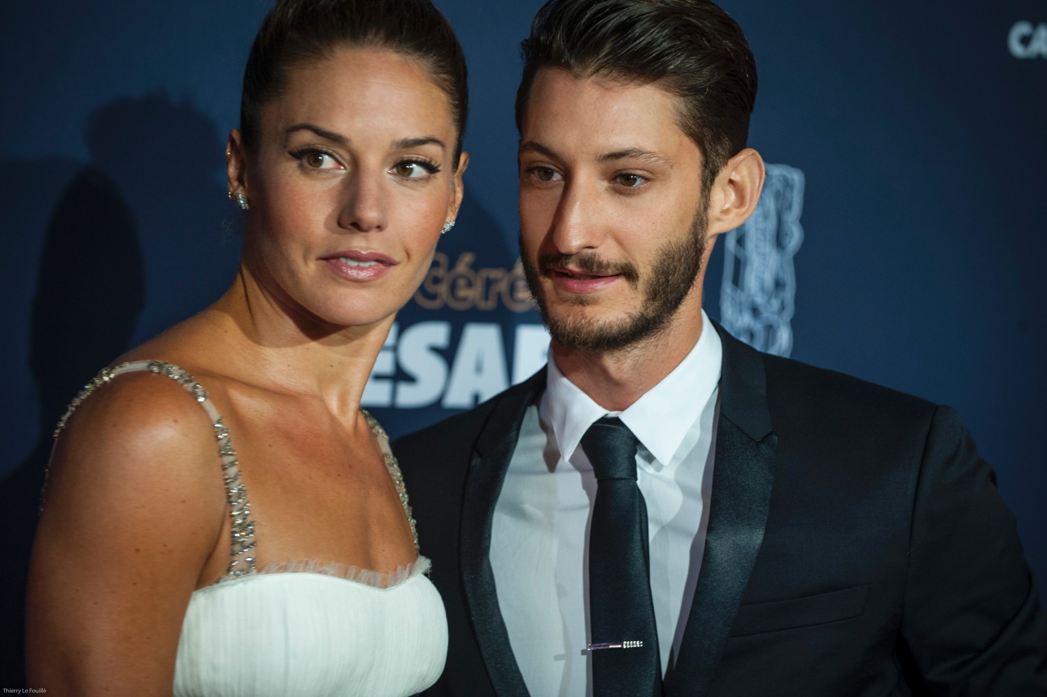 Пьер Нинэ пришел на красную дорожку вместе с подружкой.