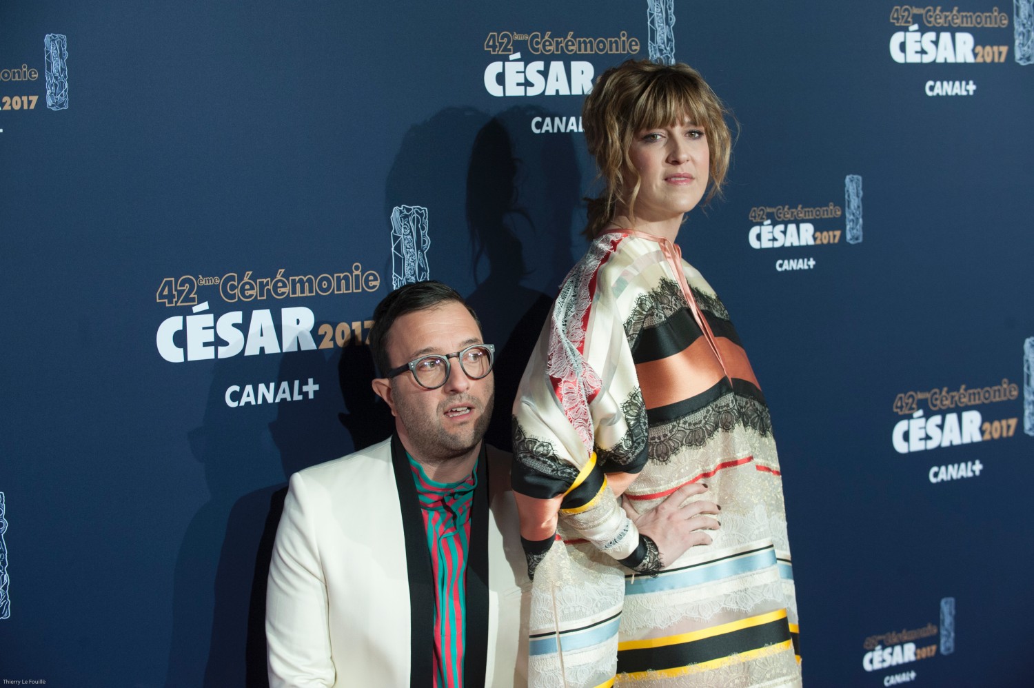 Дафна Бюрки (справа)