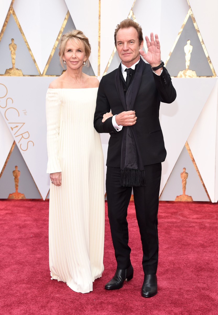 Певец Стинг с женой.