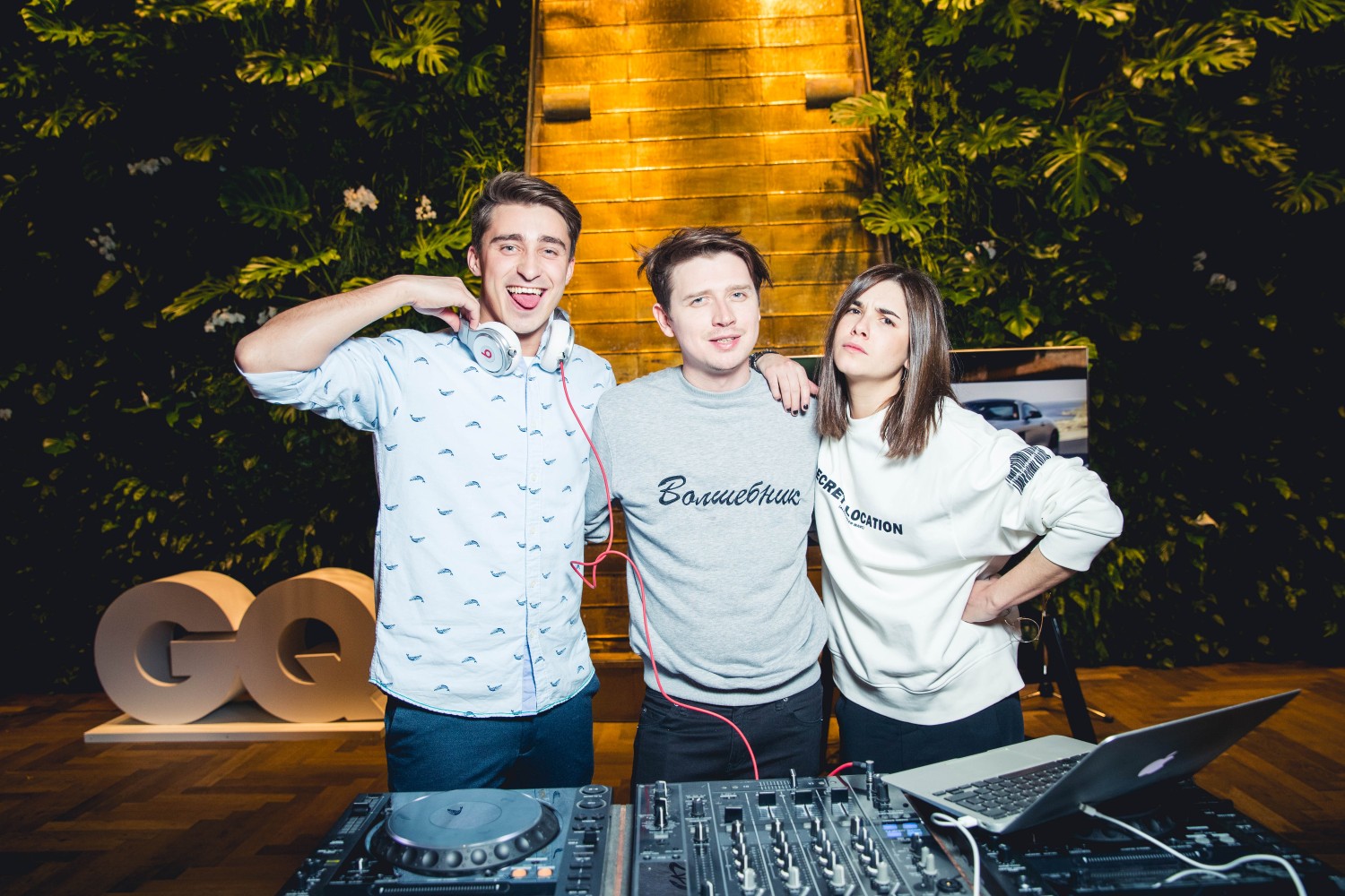 Артем Королев и Мария Андреева до начала сеанса развлекались за диджейским пультом.