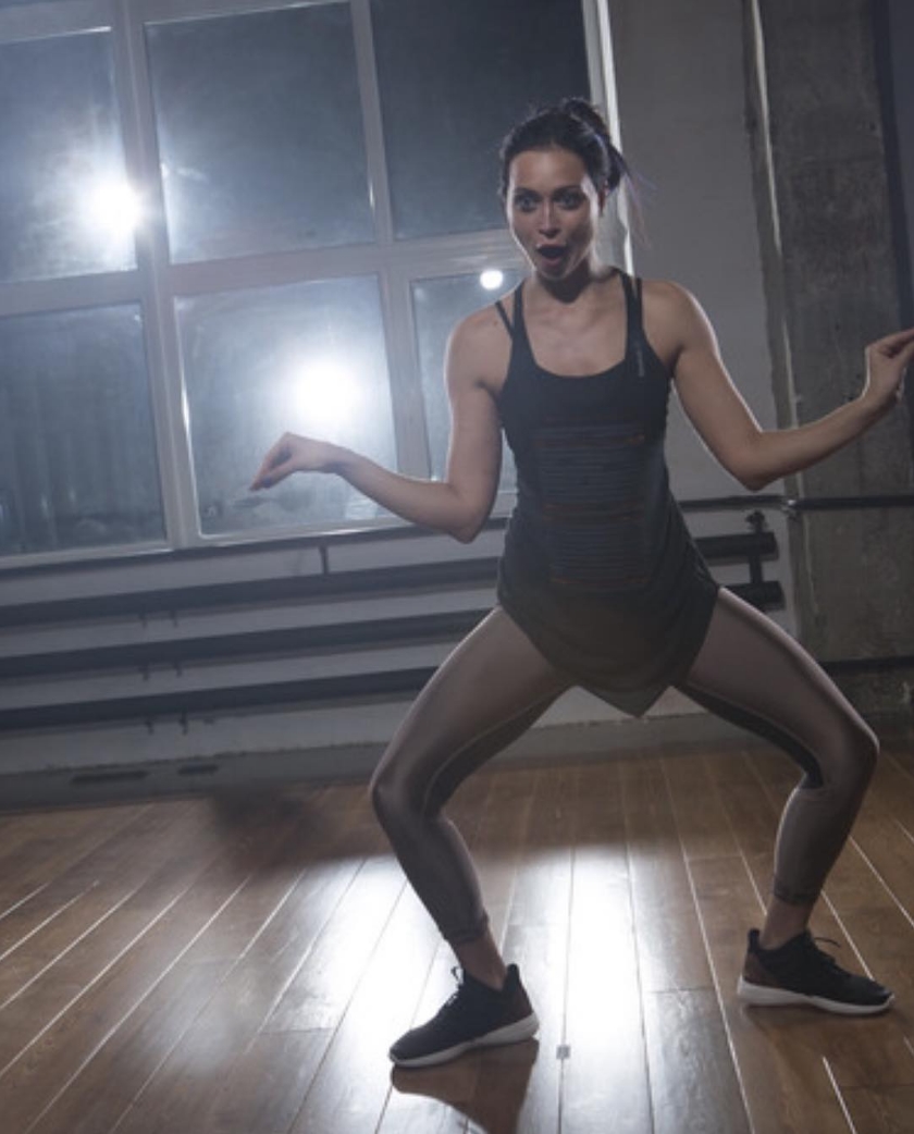 У Самбурской неподражаемое чувство юмора.