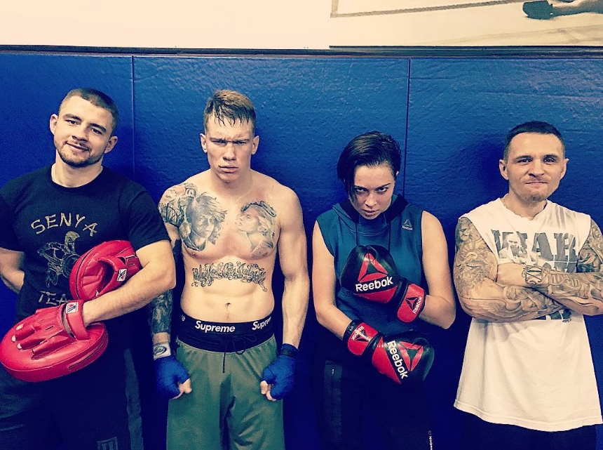 Актриса занимается боксом.