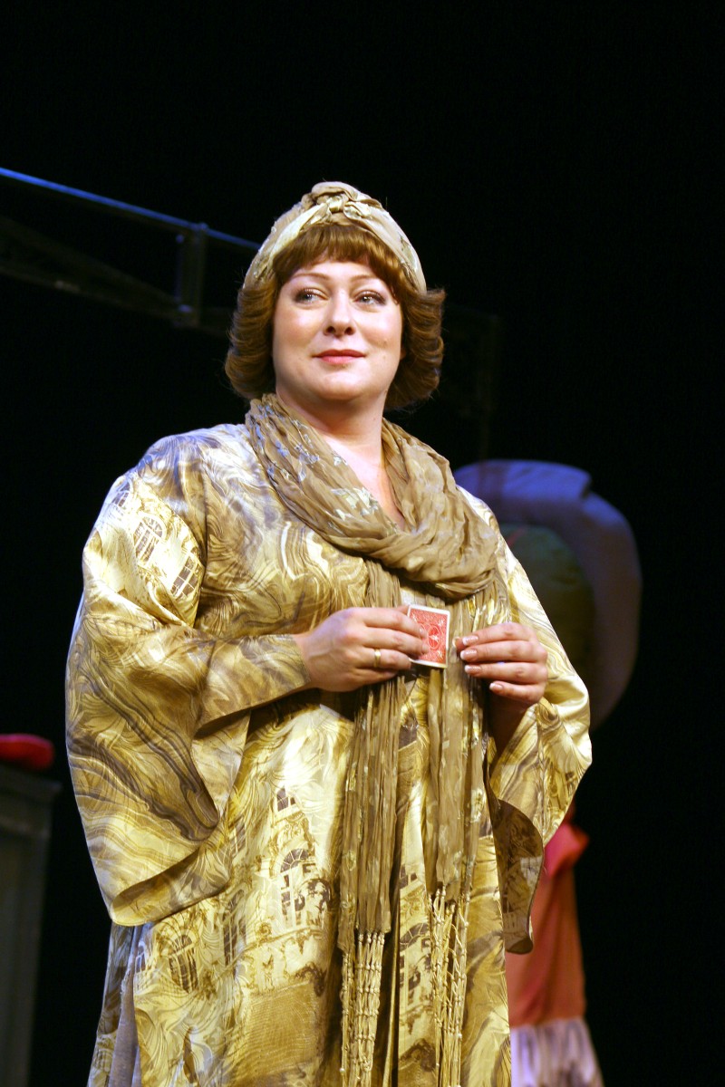 Царственная Мария Аронова в постановке "Женитьба Фигаро".