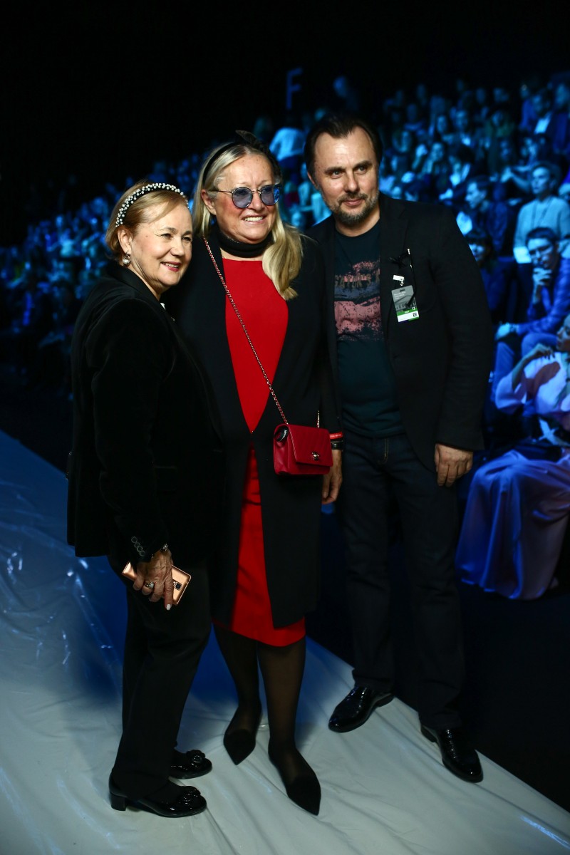 Многие хотели селфи с Татьяной Михалковой.