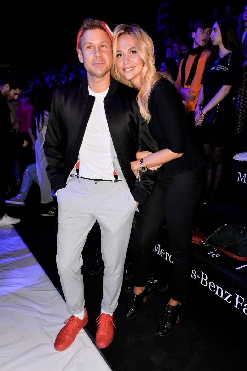 Давние приятели Митя Фомин и Виктория Лопырева получали удовольствие от открытия недели моды.