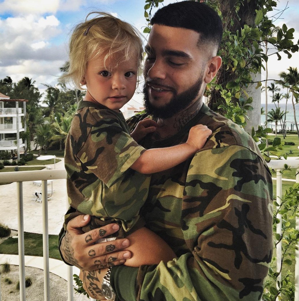 Тимати и Алиса не прошли мимо нынче модного family look.