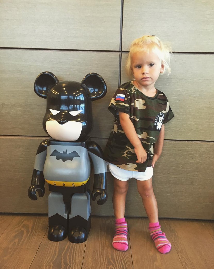 У Алисы весьма прогрессивные игрушки.